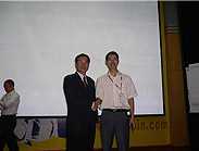 康师傅白丛贤和土大妈总经理合影