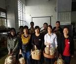 广州土大妈再逢重阳送老人蓝装鸡蛋