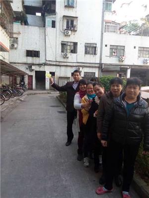 鸡蛋连锁店土大妈参加与会议的同事