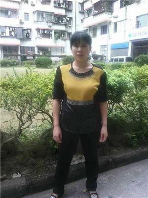 李陆荣单人照